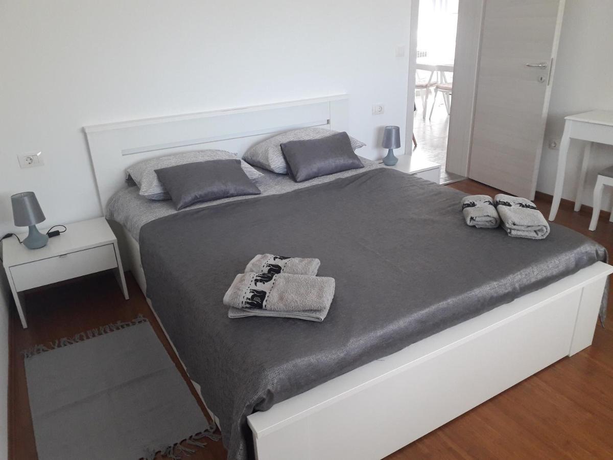 Marta Apartment Ровин Екстериор снимка