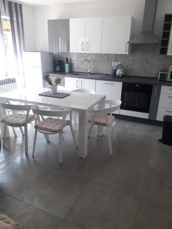 Marta Apartment Ровин Екстериор снимка