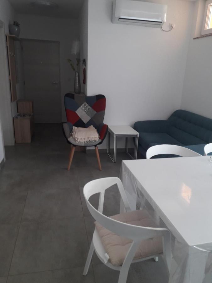 Marta Apartment Ровин Екстериор снимка