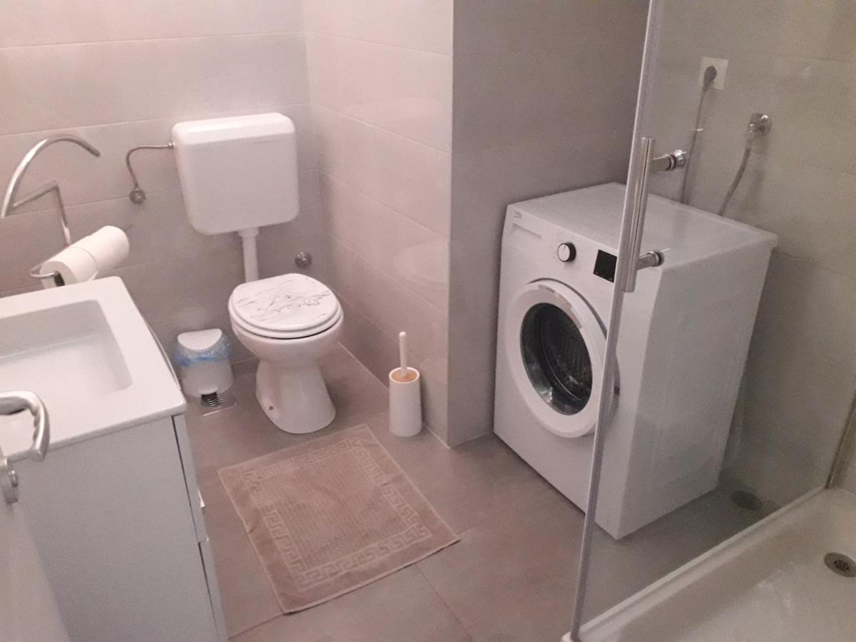 Marta Apartment Ровин Екстериор снимка